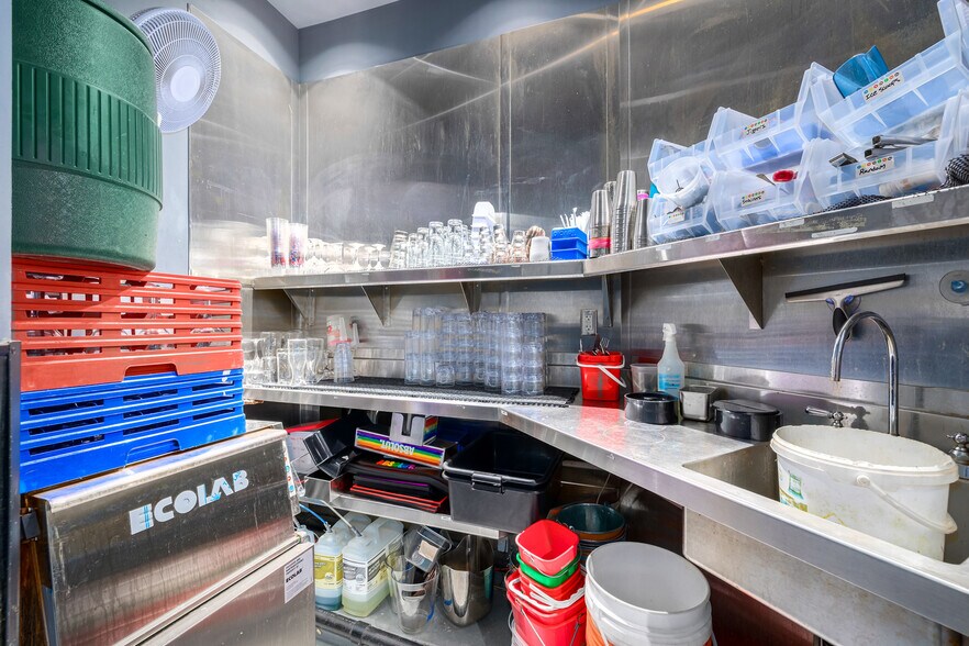 More Photos Of 2036-2046 Broadway, Denver Restaurant For Sale