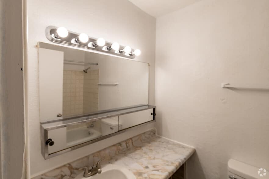 More Photos Of 725 Washington St, Monroe Apartments For Sale