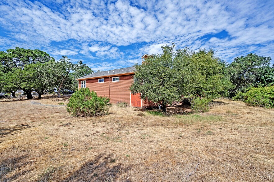 More Photos Of 4930 Newanga Ave, Santa Rosa Religious Facility For Lease