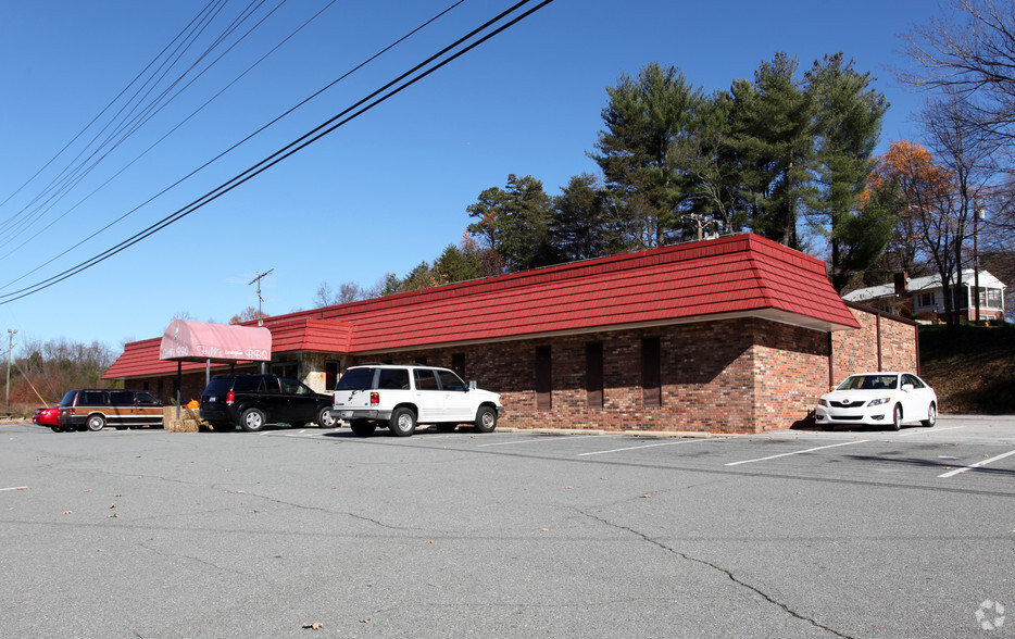 Primary Photo Of 4005 Patterson Ave, Winston-Salem Restaurant For Sale