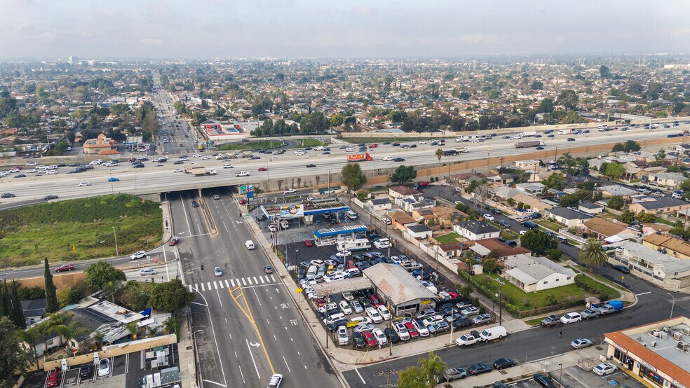 More Photos Of 13243 Osborne St, Arleta Auto Dealership For Lease