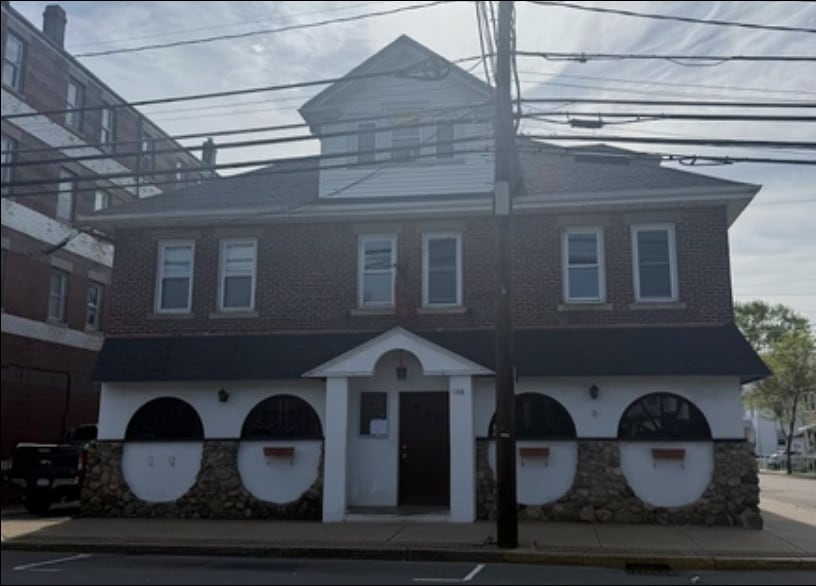 More Photos Of 1086 Washington St, Norwood Apartments For Lease