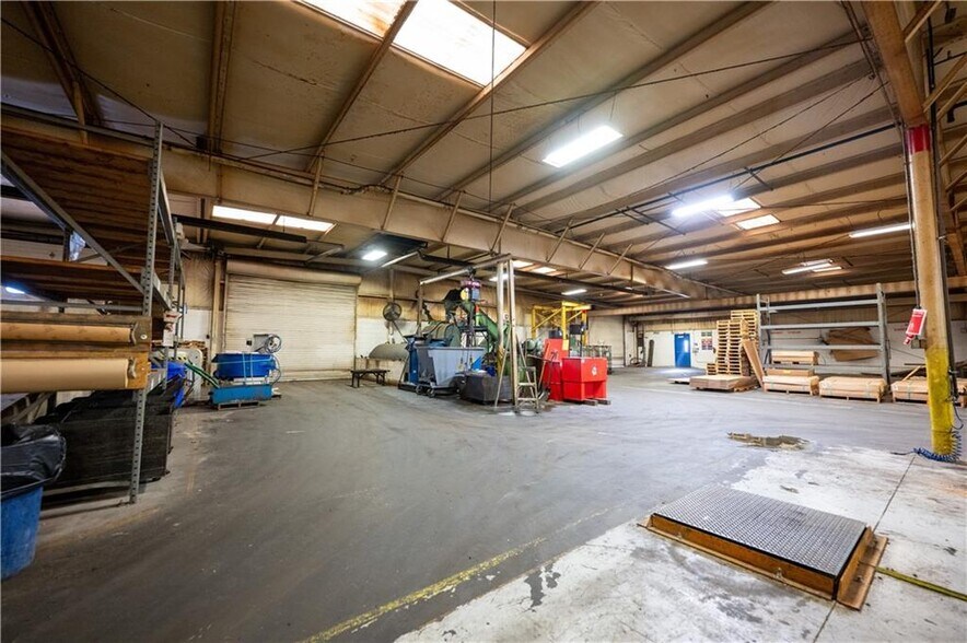 More Photos Of 320 4th St, Blawnox Manufacturing For Sale
