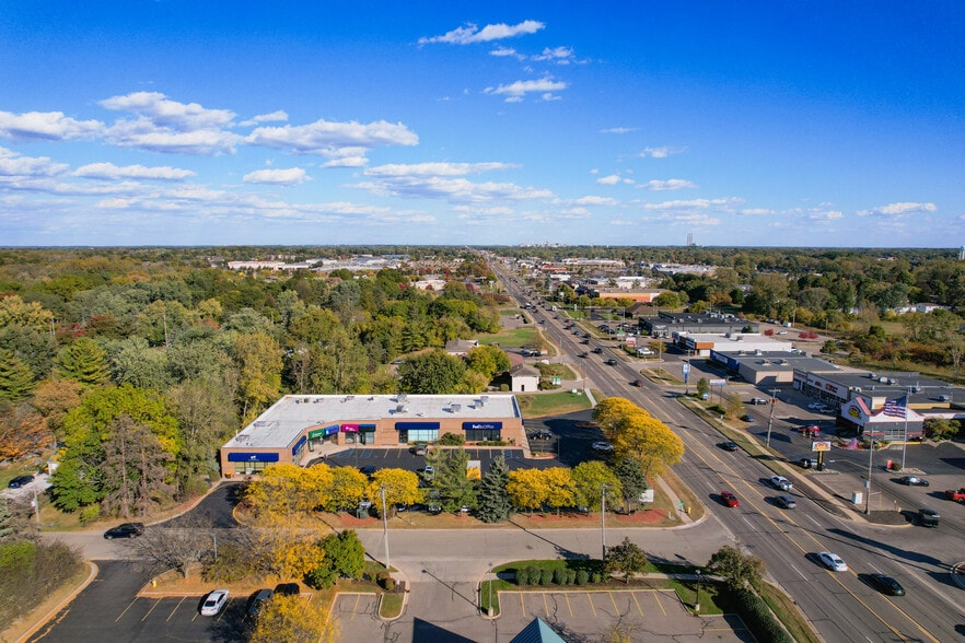More Photos Of 6240-6258 W Saginaw Hwy, Lansing Storefront For Sale