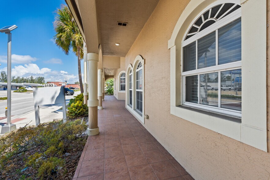 More Photos Of 3193 SE Dixie Hwy, Stuart Office For Sale