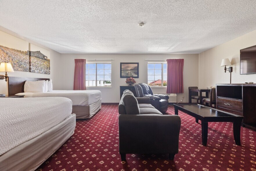 More Photos Of 912 US Highway 65/82 South, Lake Village Hotel For Sale
