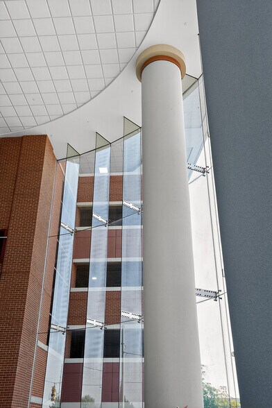 More Photos Of 800 Saint Vincents Dr, Birmingham Medical For Lease