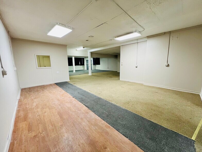 More Photos Of 1938 Airport Hwy, Toledo Freestanding For Sale