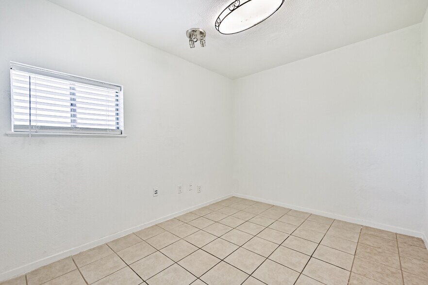 More Photos Of 5001 Luella Ave, Deer Park Office For Sale