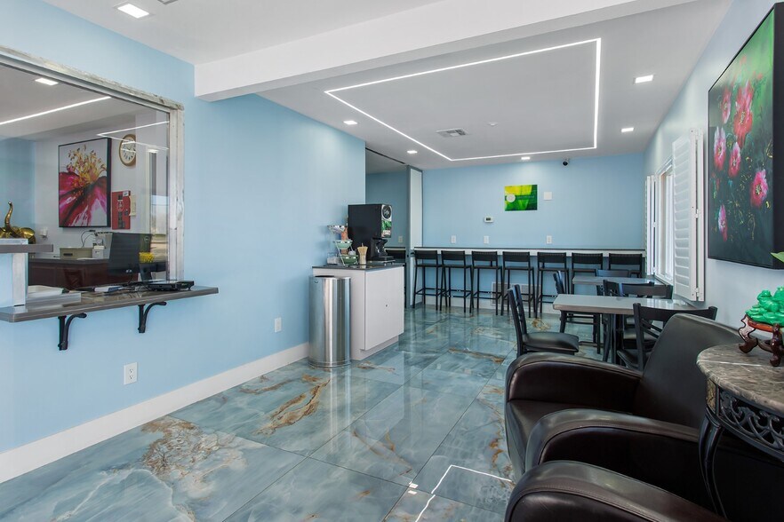 More Photos Of 15765 Mojave Dr, Victorville Hotel For Sale