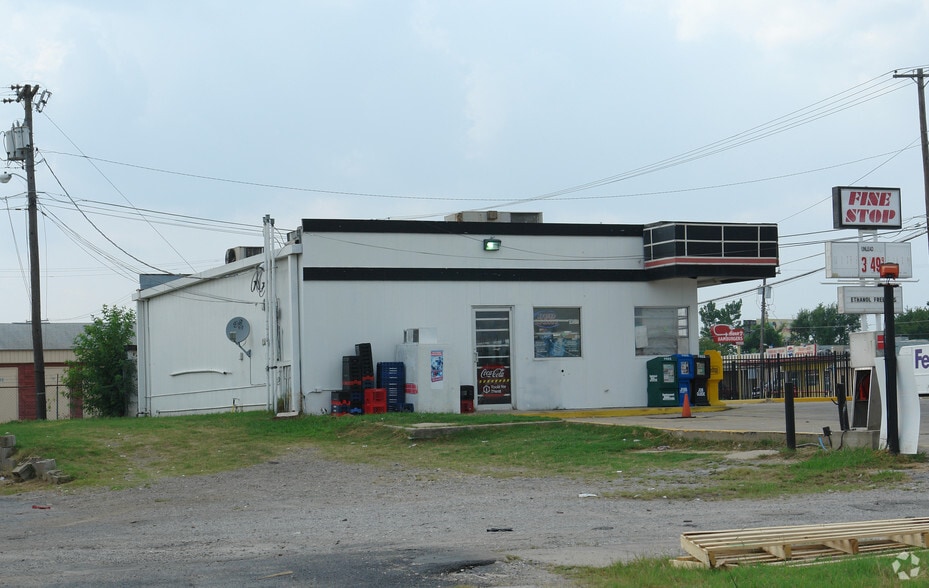 More Photos Of 9104 E Admiral Pl, Tulsa Service Station For Sale
