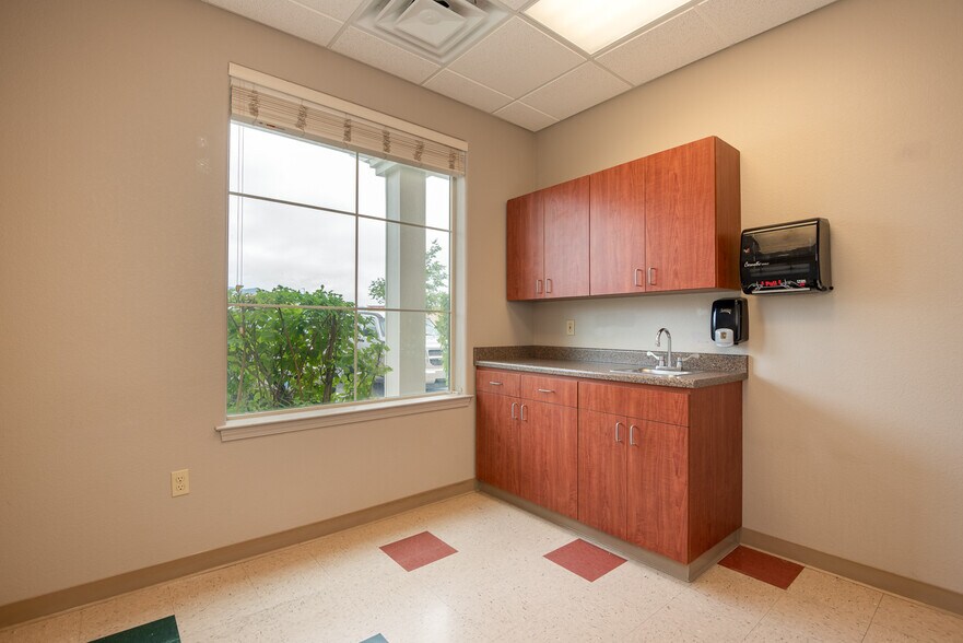 More Photos Of 5 Pine Cone Rd, Dayton Office For Sale