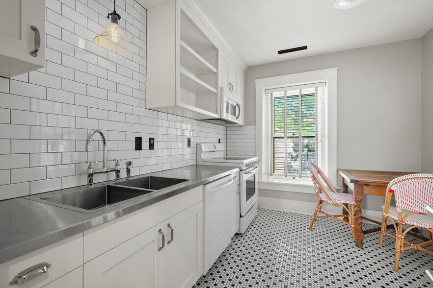 More Photos Of 720 Poyntz Ave, Manhattan Office For Sale