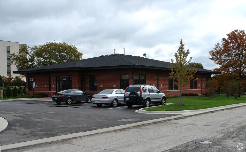 More Photos Of 7025-7035 Veterans Blvd, Burr Ridge Office For Sale