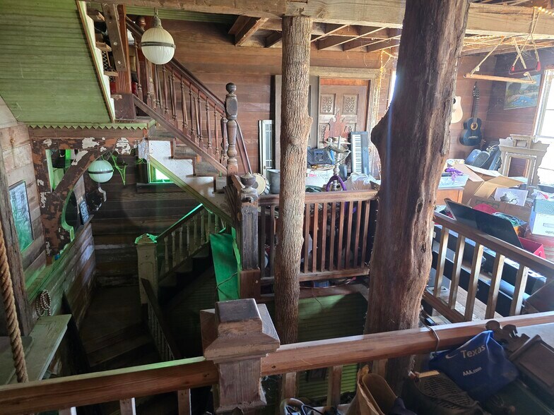 Primary Photo Of 111 Salvage Way, Luling Office For Sale