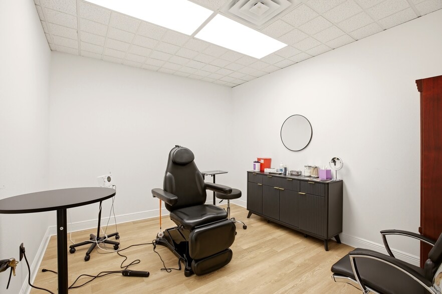 More Photos Of 5266 Office Park Blvd, Bradenton Medical For Lease