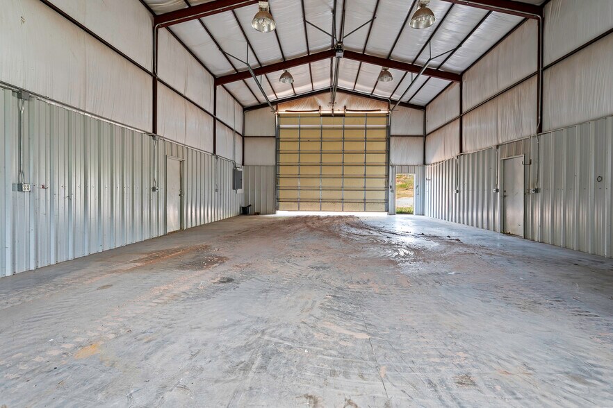 More Photos Of 10910 N County Road 3010, Lindsay Warehouse For Sale