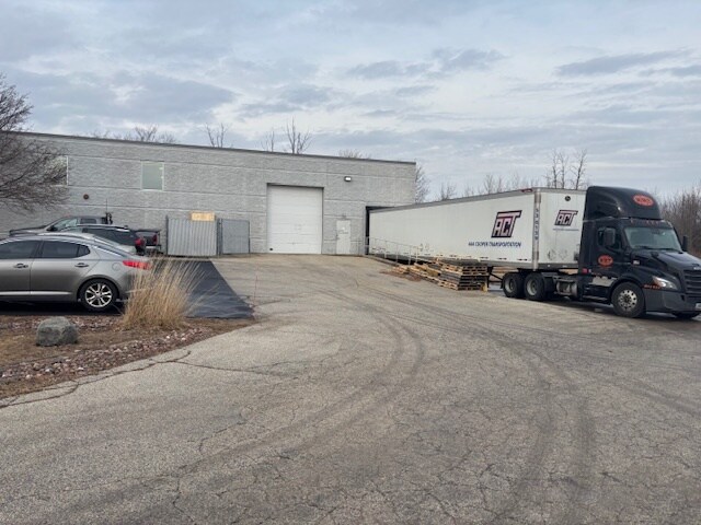 More Photos Of 600 N Dekora Woods Blvd, Saukville Light Manufacturing For Sale