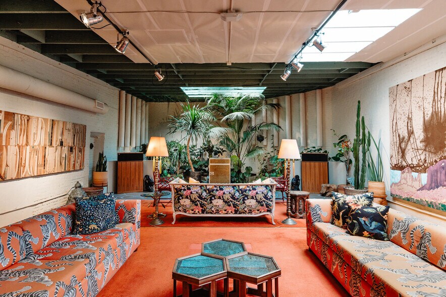 More Photos Of 607 4th St, Los Angeles Showroom For Sale