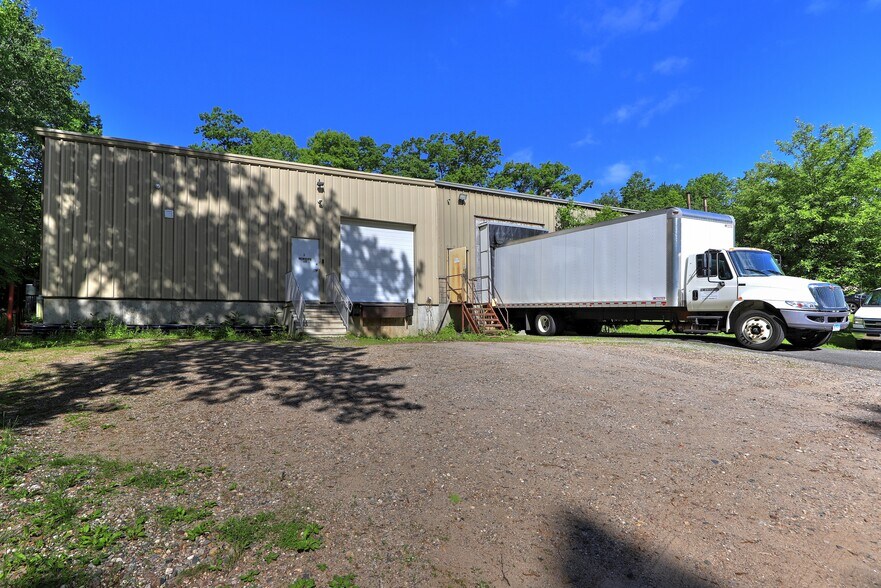 More Photos Of 15 Container Dr, Terryville Manufacturing For Lease