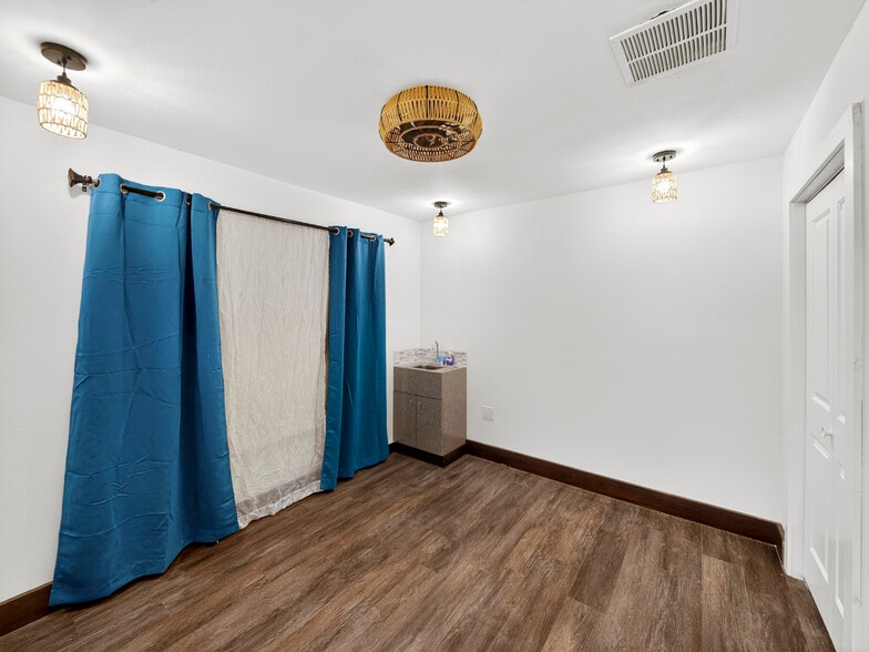 More Photos Of 612 N Third Street, Princeton Office For Sale