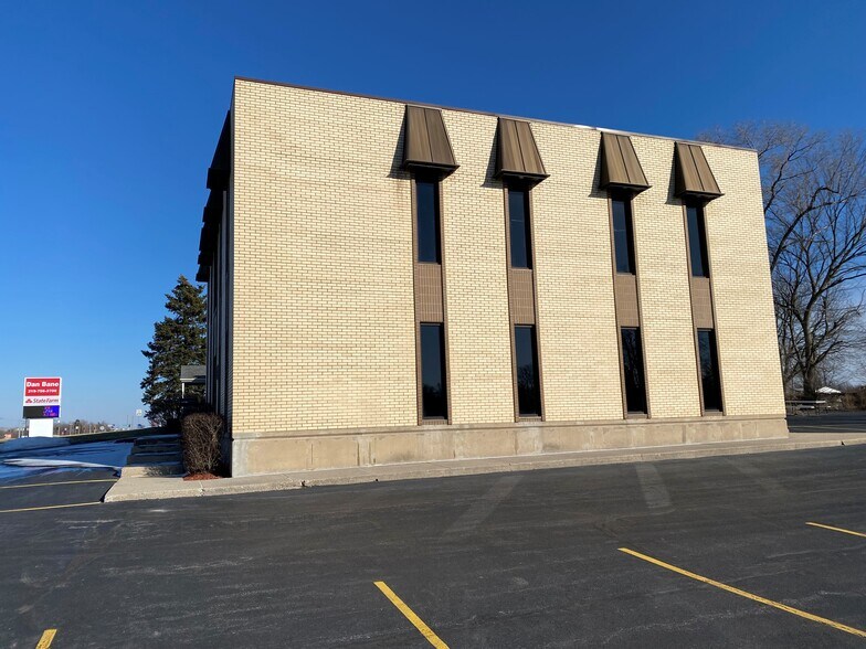 More Photos Of 2111 W Lincoln Hwy, Merrillville Loft Creative Space For Lease