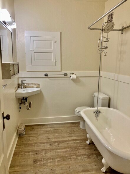 More Photos Of 4435 SE Belmont St, Portland Apartments For Sale