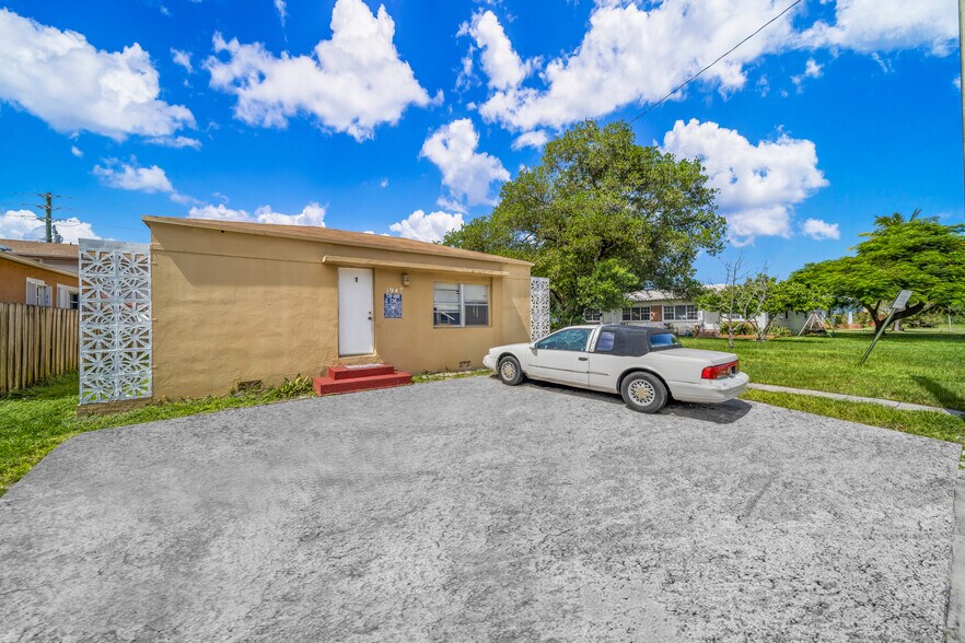 More Photos Of 1943-1947 Buchanan St, Hollywood Apartments For Sale