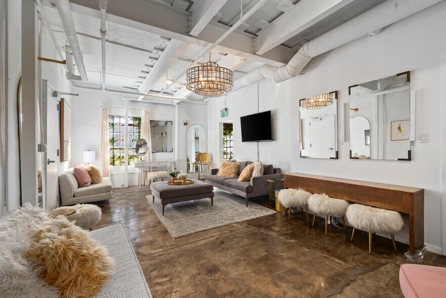 More Photos Of 411 S Main St, Fort Worth Storefront Retail Office For Sale