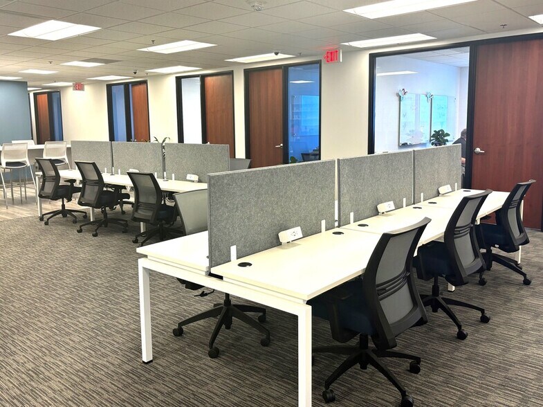 More Photos Of 755 W Big Beaver Rd, Troy Coworking Space