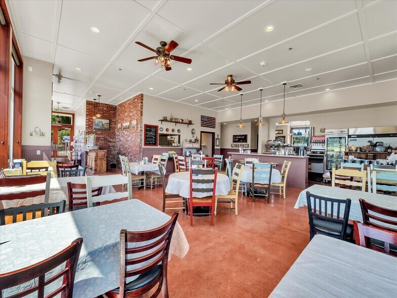 More Photos Of 1421 Pioneer Hwy, Stanwood Restaurant For Sale