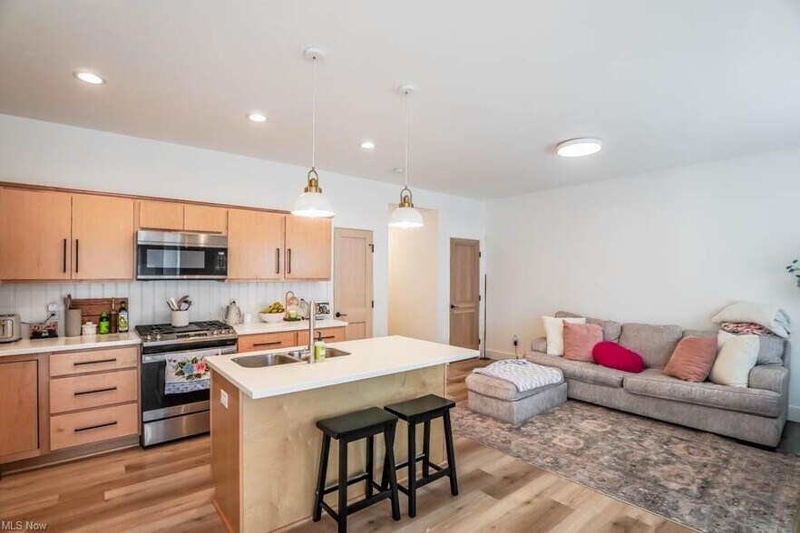 More Photos Of 2046 Noble Dr, Wooster Apartments For Sale