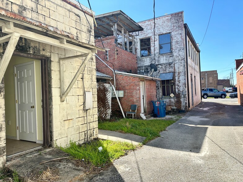 More Photos Of 105 N Main St, Atmore Office For Sale