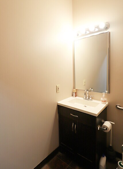 More Photos Of 2255 S Linden Rd, Flint Office For Sale