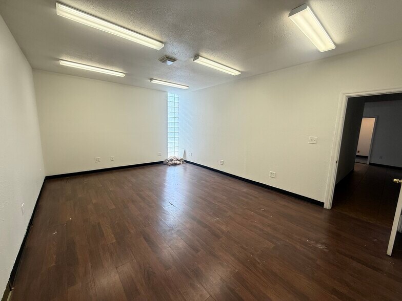 More Photos Of 1655 S Mojave Rd, Las Vegas Warehouse For Lease
