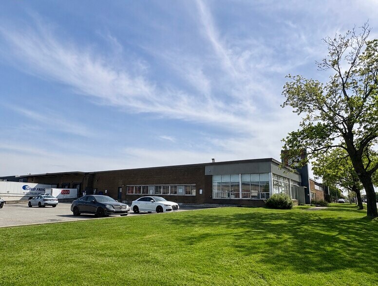 Primary Photo Of 5600 Rue Ferrier, Mont-Royal Warehouse For Lease