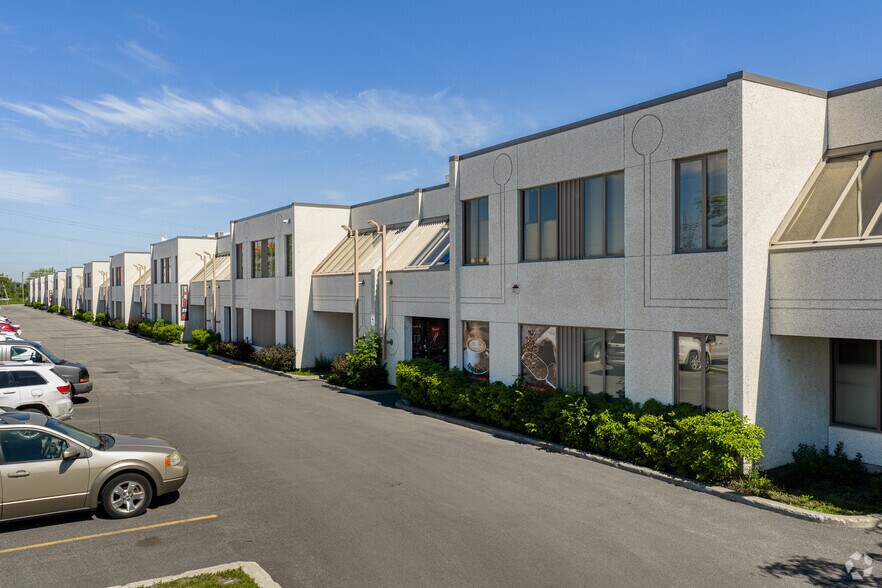 More Photos Of 4555 Boul Des Grandes-Prairies, Saint-leonard Warehouse For Lease