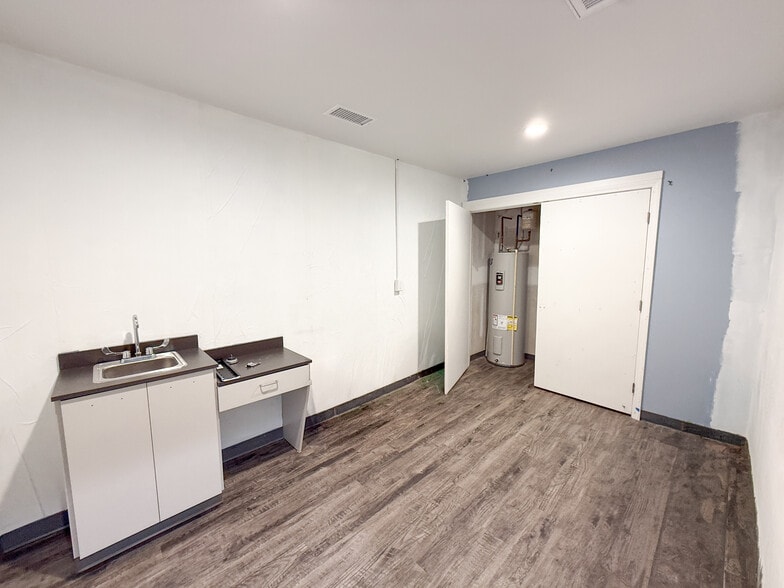 More Photos Of 1800-1818 Rozzelles Ferry Rd, Charlotte Freestanding For Lease