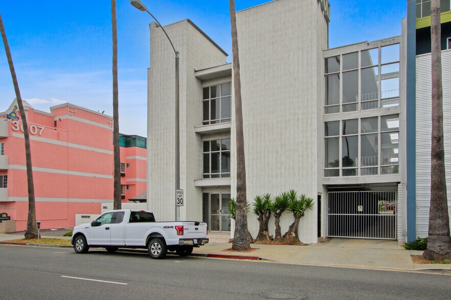 More Photos Of 3017 Santa Monica Blvd, Santa Monica Office For Sale