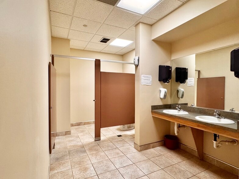 More Photos Of 684 Berkmar Cir, Charlottesville Office For Lease