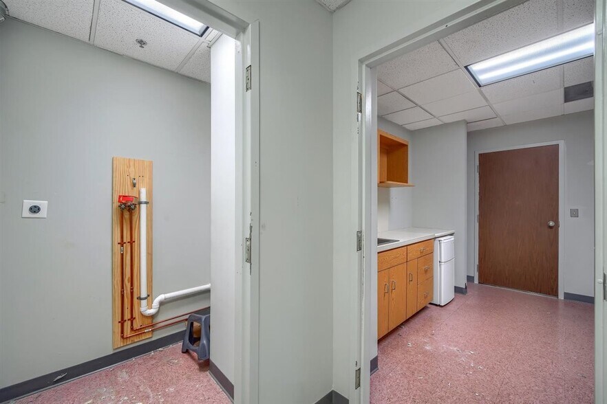 More Photos Of 15 Matthews St, Goshen Office For Sale