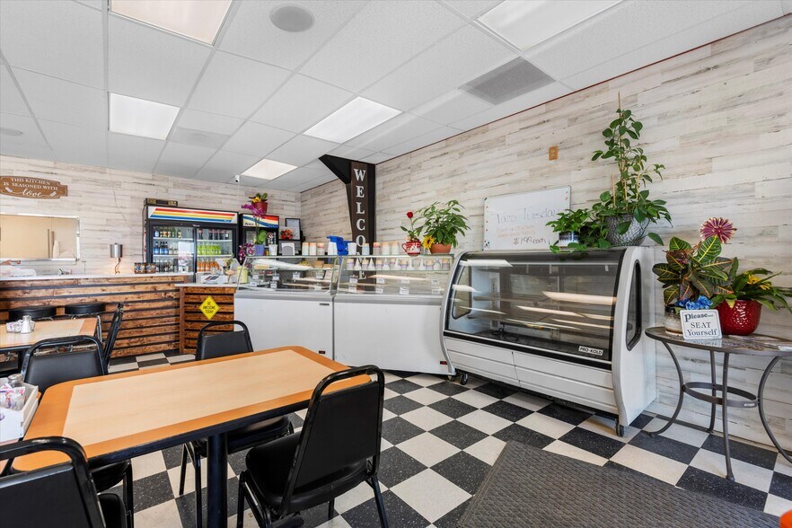 More Photos Of 614 W Central Ave, Wiggins General Retail For Sale