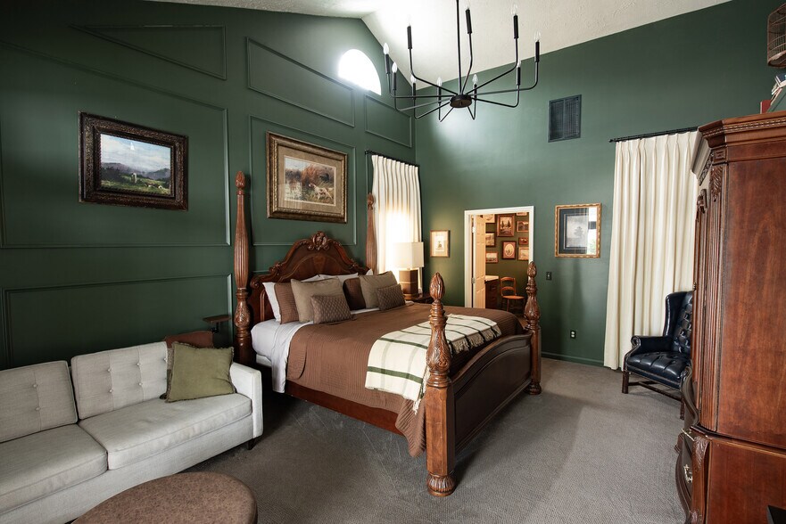 More Photos Of 477 W First St, Blue Ridge Hospitality For Sale