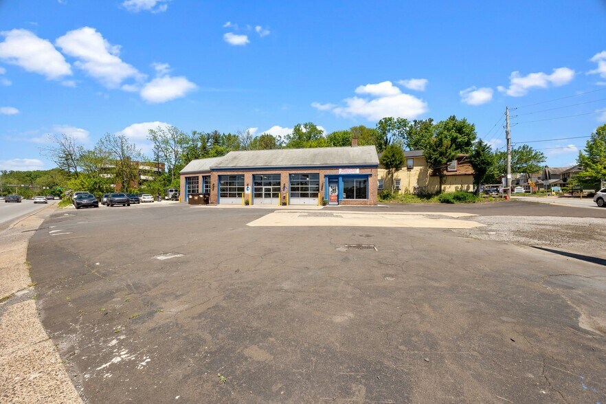 More Photos Of 2304 Huntingdon Pike, Huntingdon Valley Auto Repair For Sale