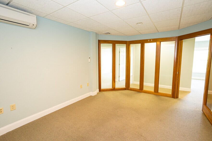 More Photos Of 178 Center St, Clinton Township Medical For Lease