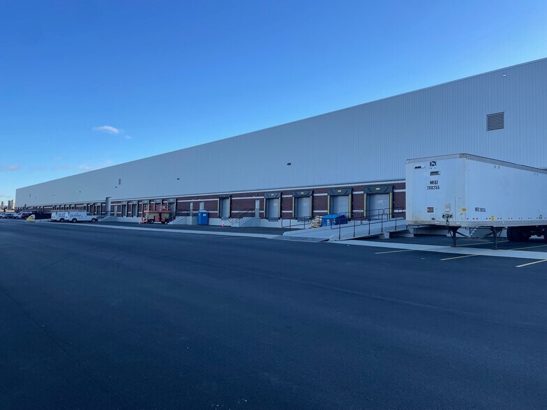 More Photos Of 450 Ben Franklin Blvd, Lancaster Distribution For Lease