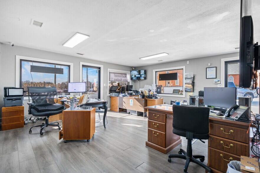 More Photos Of 121 13th St SW, Hickory Office For Sale