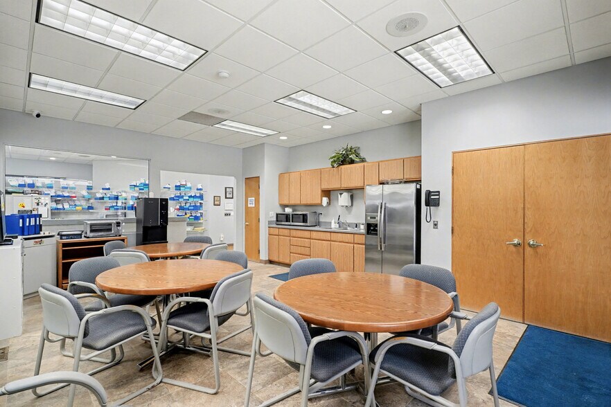 More Photos Of 5407 Hampton Pl, Saginaw Office For Sale