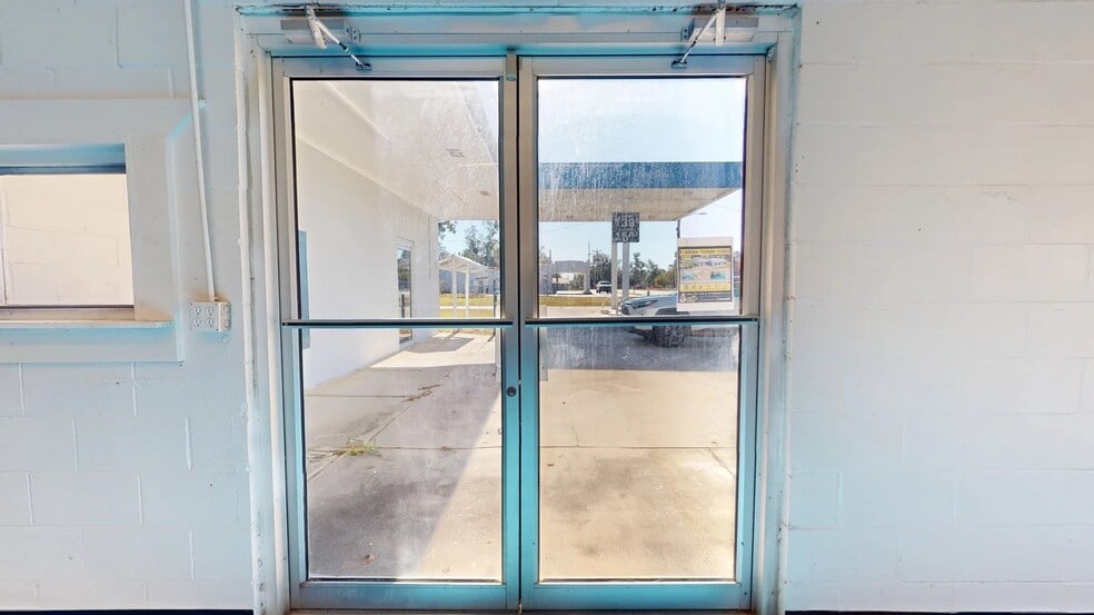 More Photos Of 3851 Harrington st, Oak Park Light Distribution For Sale