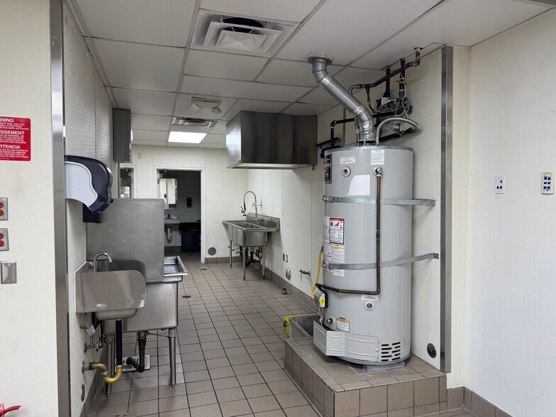 More Photos Of 1901-1905 Pacific Coast Hwy, Lomita Restaurant For Lease